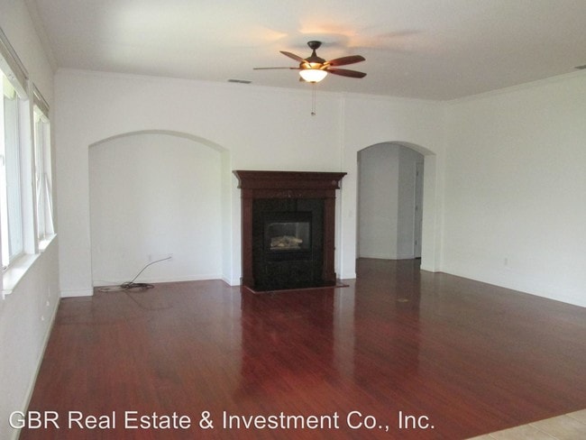 Building Photo - 9500 Emerald Cove Ln