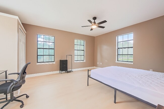 Foto del edificio - 512 Mason Ave