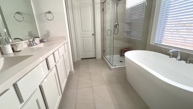 Foto del edificio - 3952 Oak Creek Cir