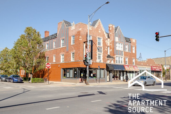 Building Photo - 4454 W Diversey Ave