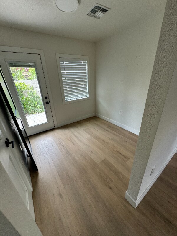 Photo - 1155 E Diamond St Apartment