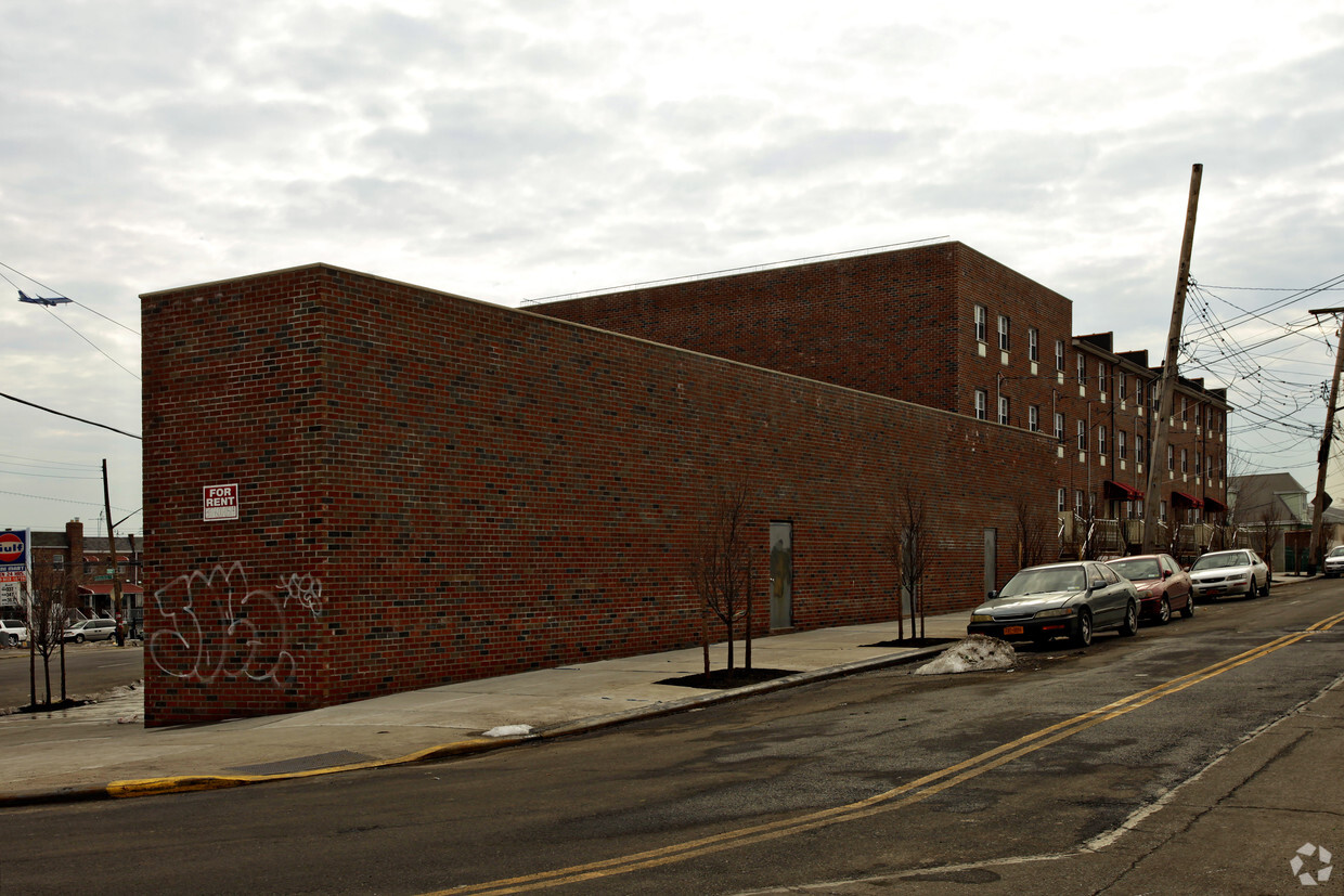 Foto del edificio - 461 Sound View Ave