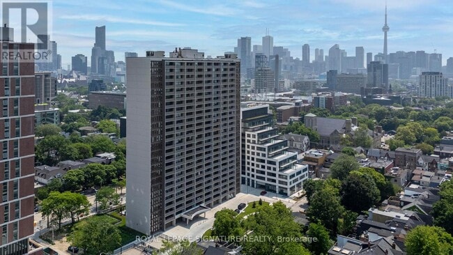 Photo du bâtiment - 666-2666 Spadina Ave.