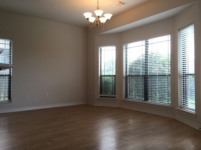 Building Photo - 806 Turtle Dove Trail