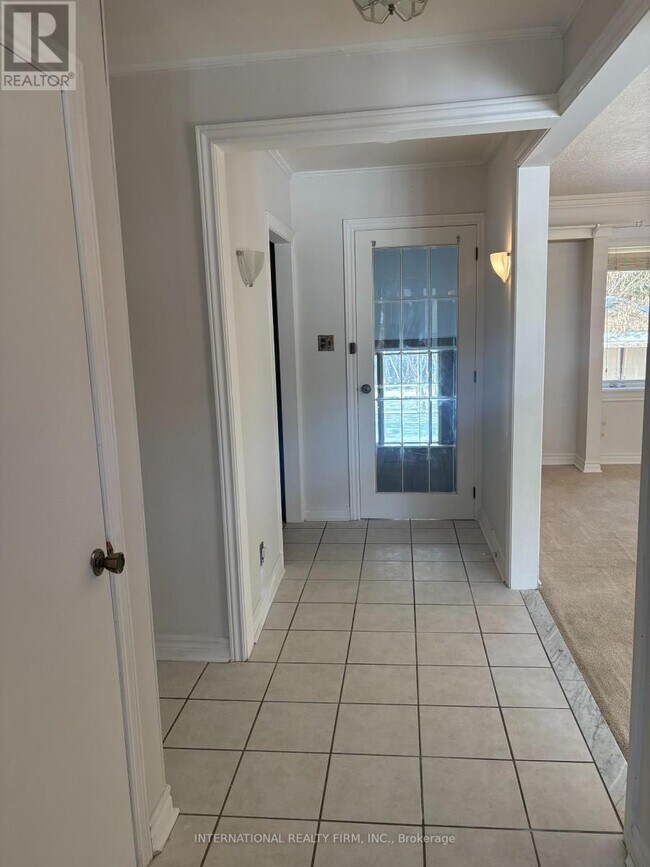 Building Photo - 397 Centre St E