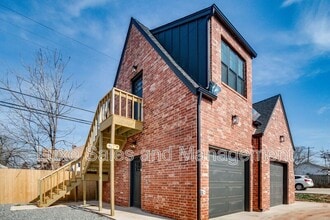 Building Photo - 911 NE 16th St