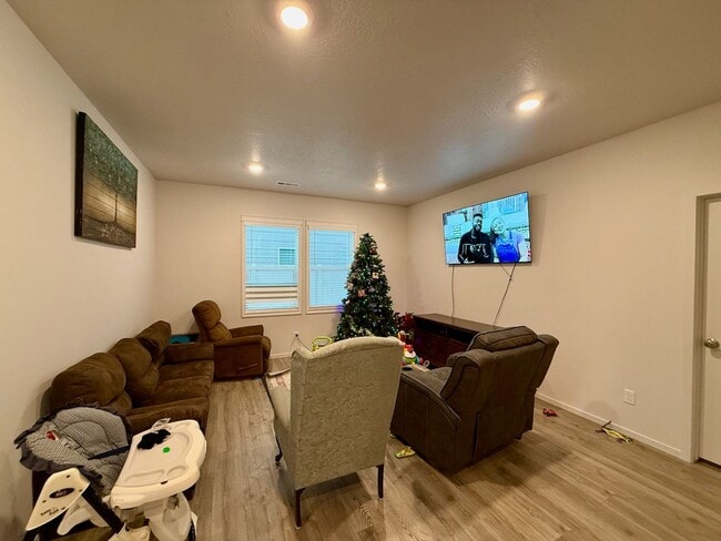 Foto del edificio - New Construction 4 Bed Mead School District Rancher w/ Fully-Fenced Yard and Attached Garage!