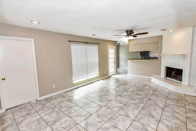 Building Photo - 15130 Harness Ln