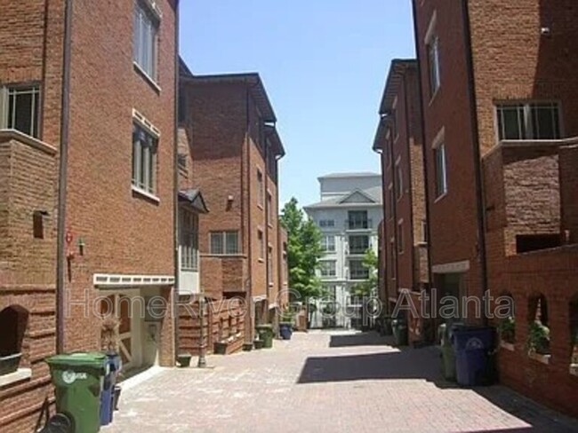 Building Photo - 7 Prichard Way NE