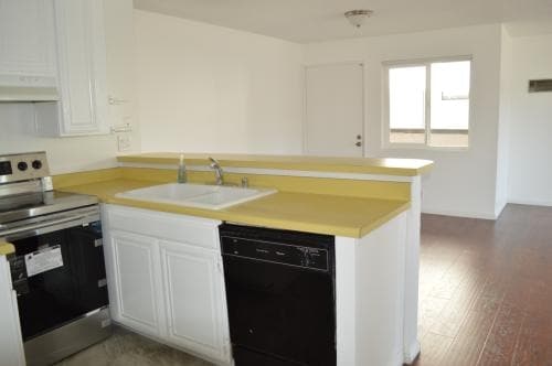 Interior Photo - 1441 Manhattan Beach Blvd