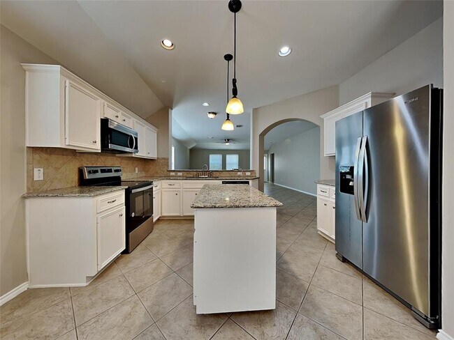 Building Photo - 12723 Whistling Springs Dr