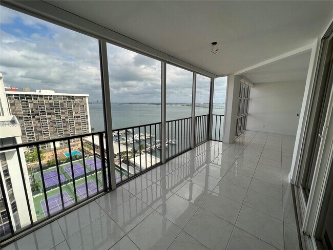 Building Photo - 1925 Brickell Ave