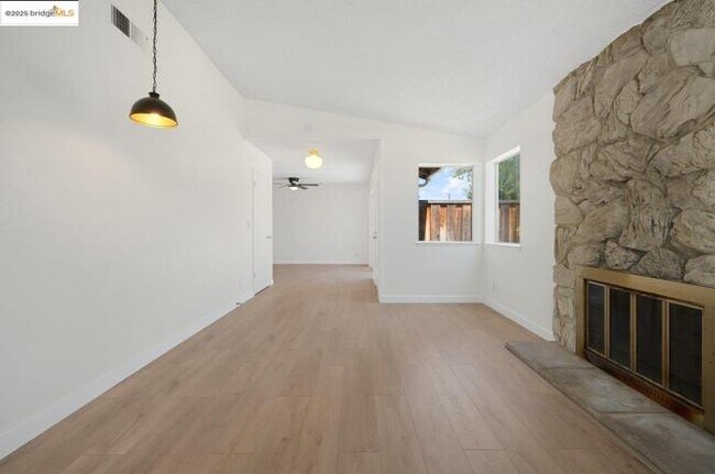 Foto del edificio - 4148 Redwood Rd