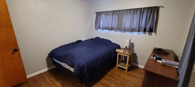 Building Photo - Recently Renovated, Garage and Fenced In B...