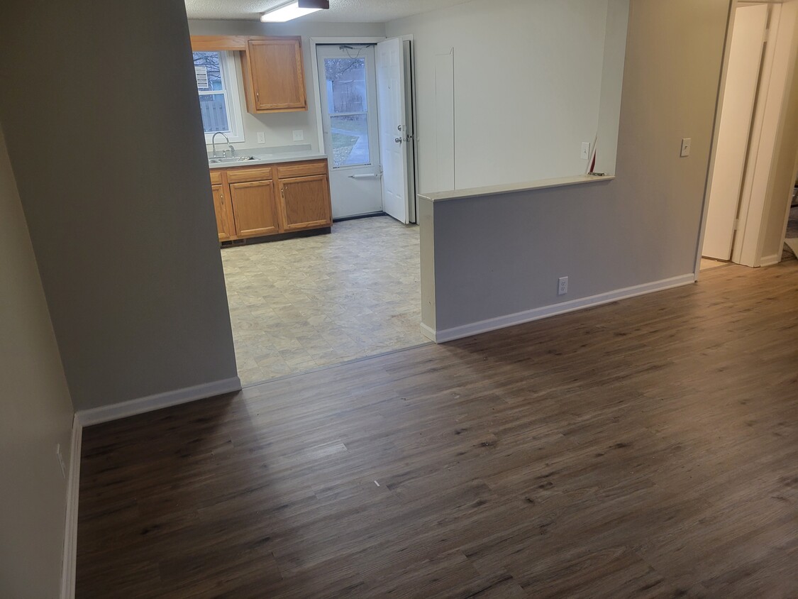 Living Room/Kitchen - 16 Maxwell St