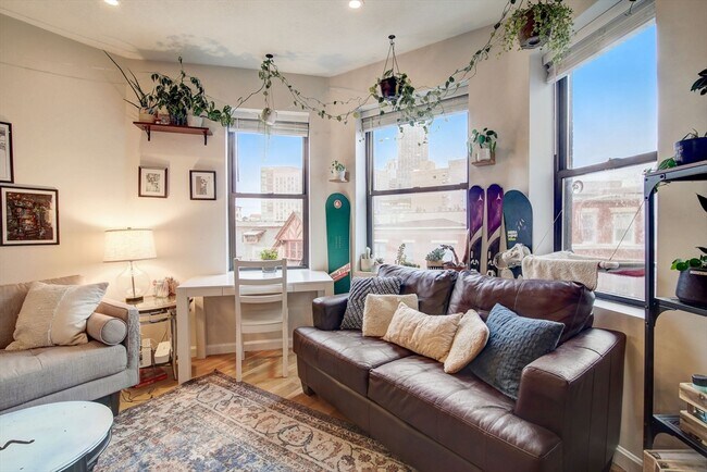 Building Photo - 65 Hemenway St