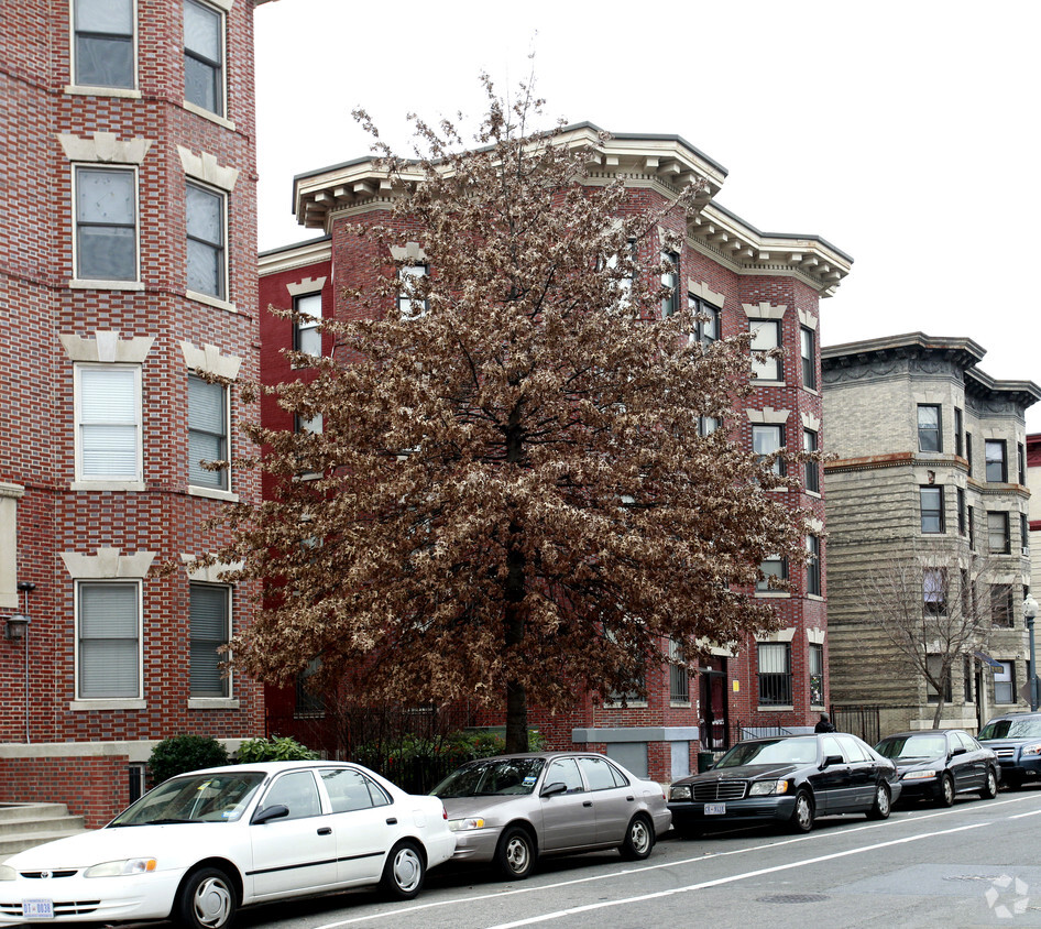 Building Photo - 1424 W St NW