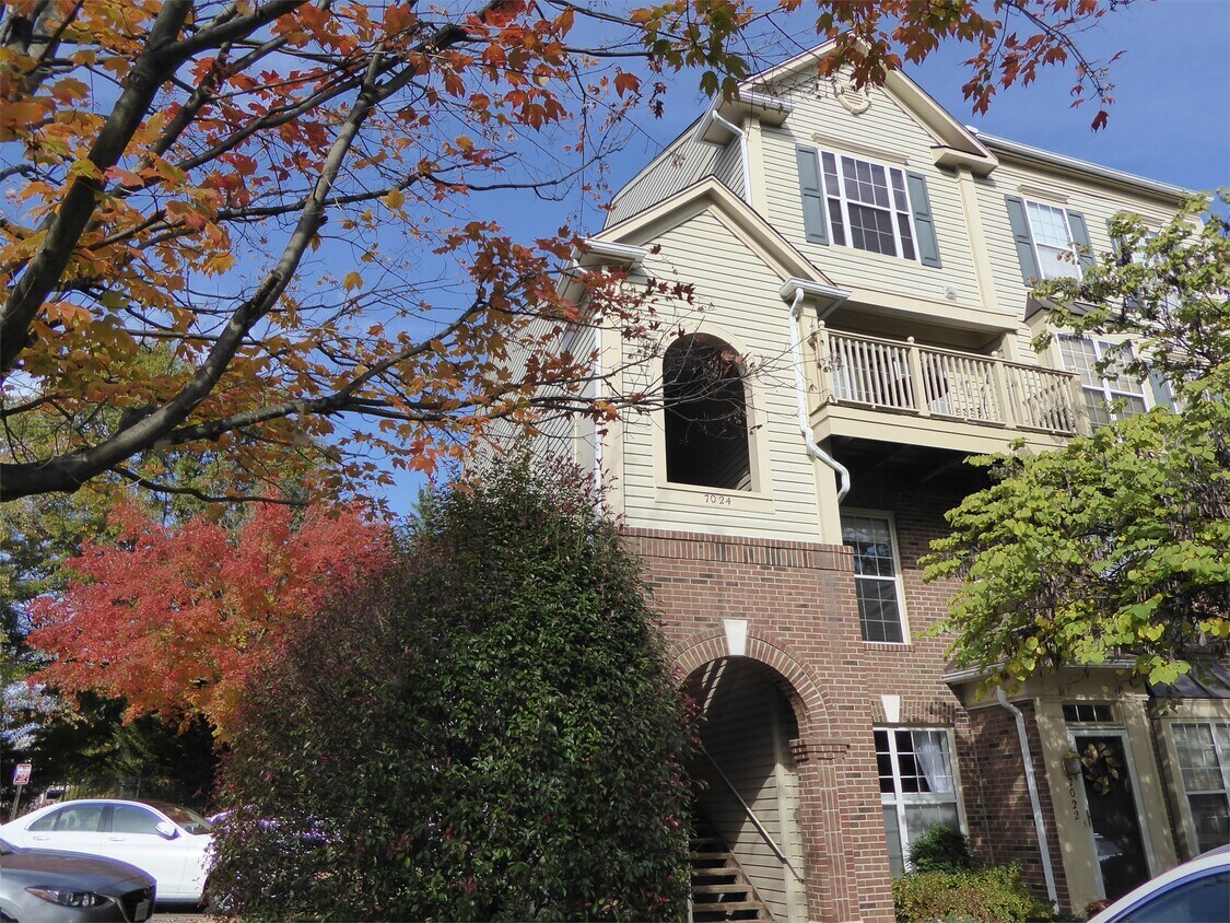 7024 Metropolitan Pl, Falls Church, VA 22043 House for Rent in Falls