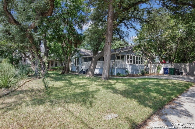 Building Photo - 445 E Mistletoe Ave