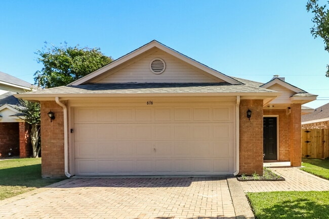 Building Photo - 616 Alabaster Pl