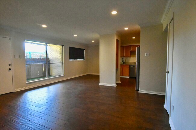 Foto del edificio - 7714 Renwick Dr