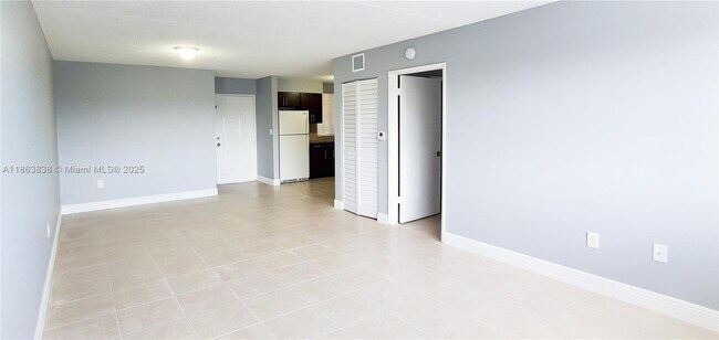 Foto del edificio - 6195 NW 186th St