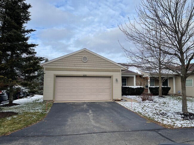 Building Photo - Forest Hills Condo available now