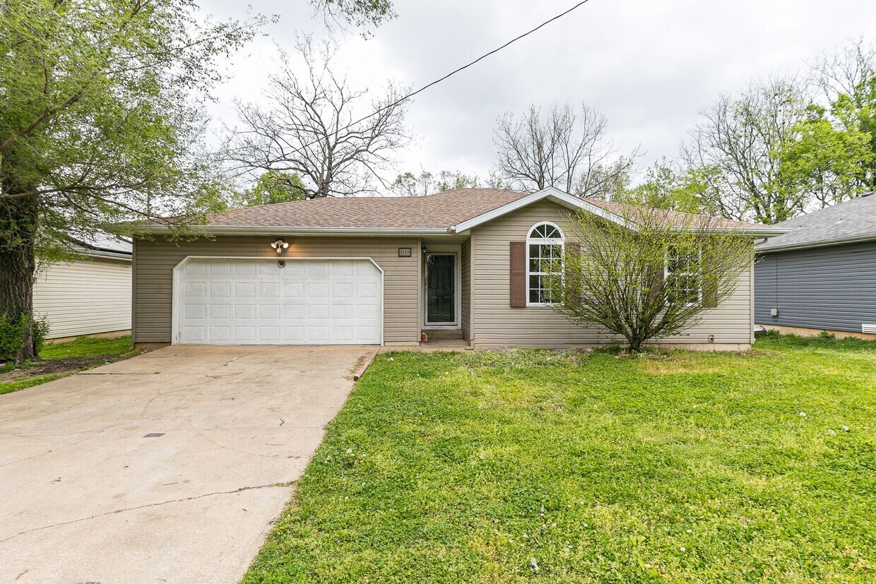 Foto principal - REMODELED 3 Bedroom | 2 Bathroom | 2 Car G...