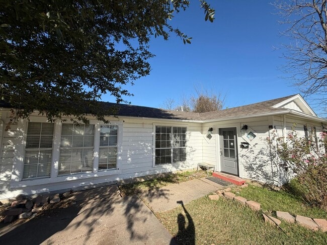 Foto del edificio - 8415 Glen Regal Dr