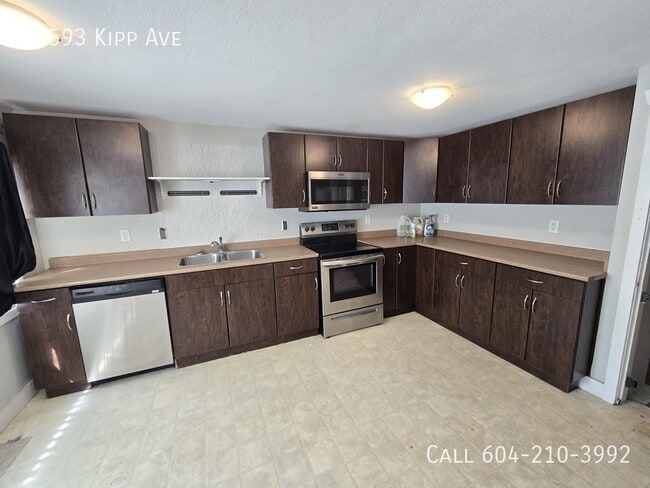 Building Photo - 2 Bedroom Rancher