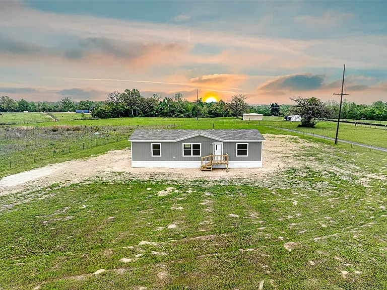 Primary Photo - 873 Golden Acres St