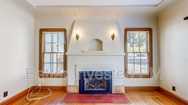 Building Photo - 633 Wright St