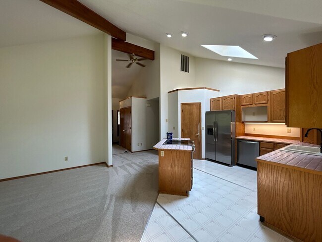 Building Photo - 3 Bedroom / 2 Bathroom Home in the Star Ri...