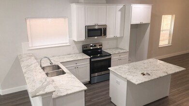 Building Photo - 9218 Nyssa Ave