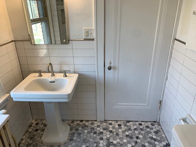 Foto del edificio - 2638 Fenwick Rd