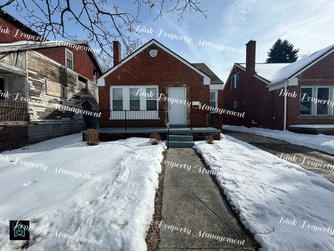 Foto principal - 18646 Dwyer St