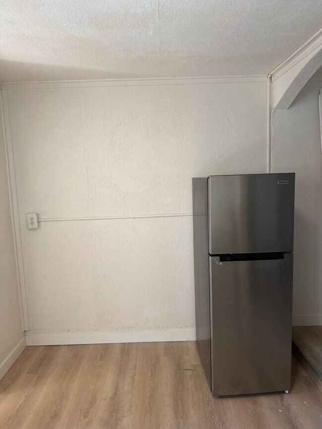 Foto del edificio - 1 bed 1 bath home with Garage