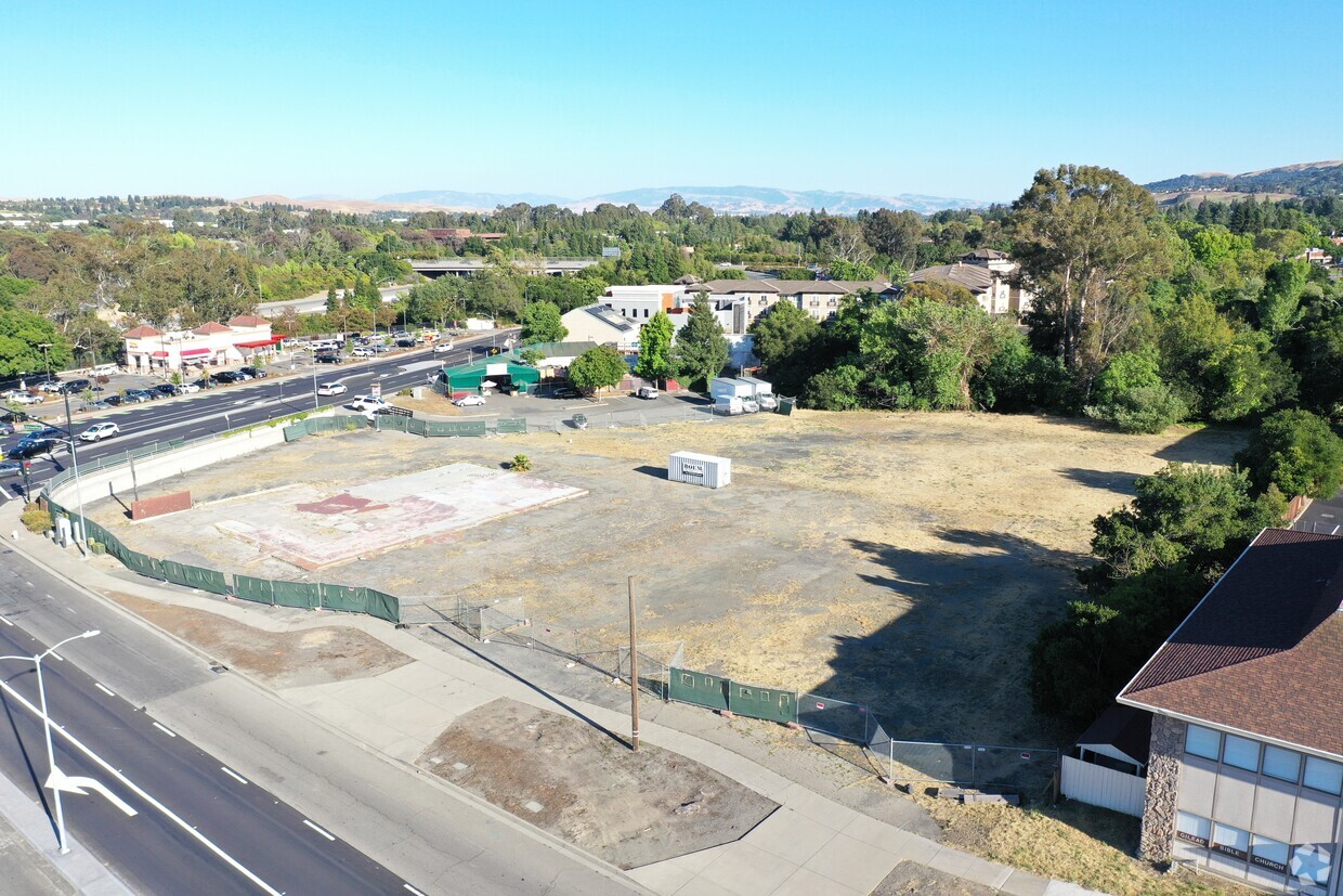 Construction May 2022 - San Ramon Valley BVD Apartments