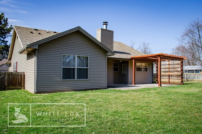 Building Photo - 5990 Fox Trace Ct
