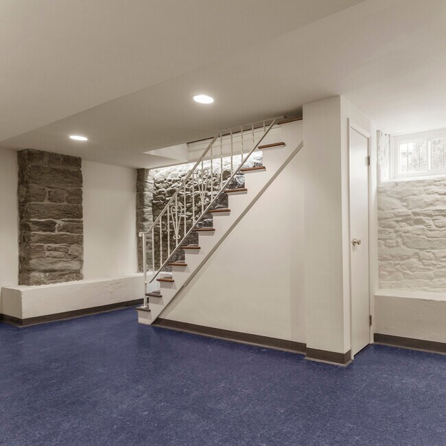 Building Photo - 333 Denniston St