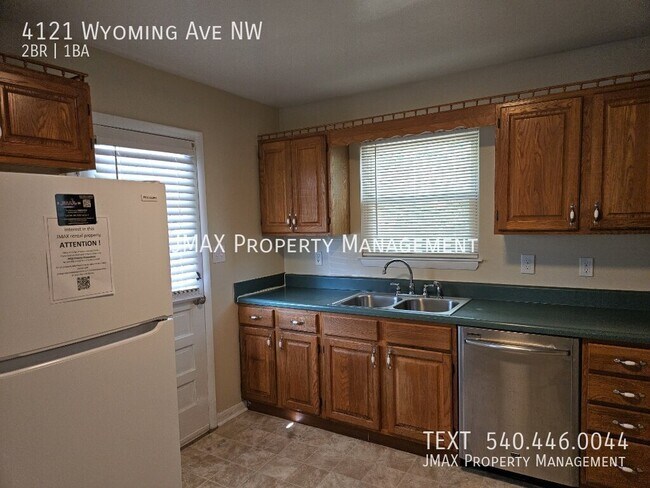 Foto del edificio - 4121 Wyoming Ave NW