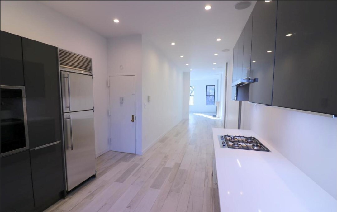 Primary Photo - 75 2nd St