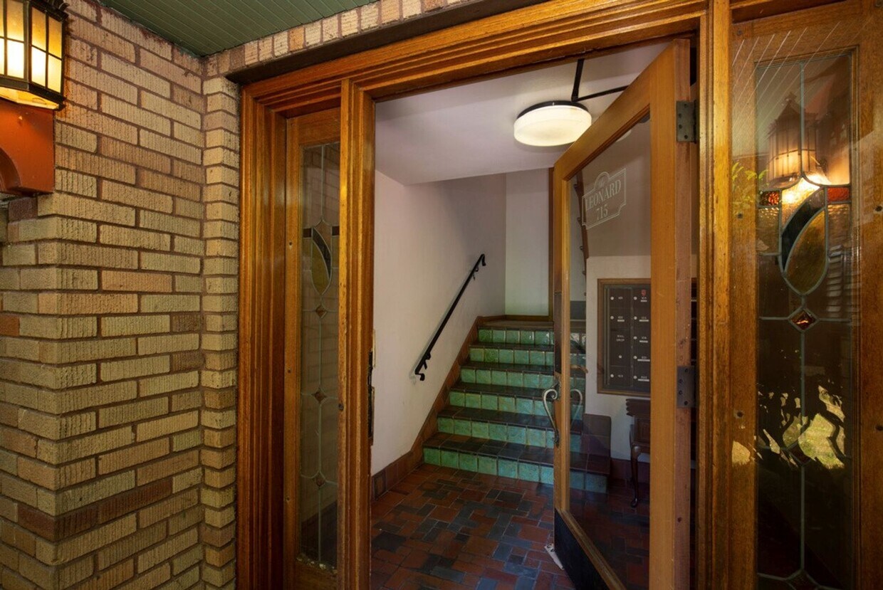 Foto del edificio - Leonard Apartments