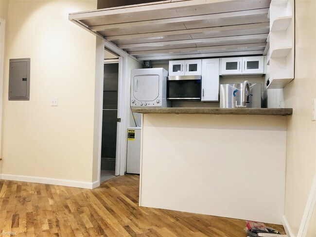 Building Photo - Studio, 1 bath  - 1049 N Paulina St Apt A