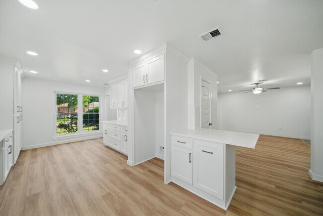 Foto del edificio - 9711 Derrik Dr