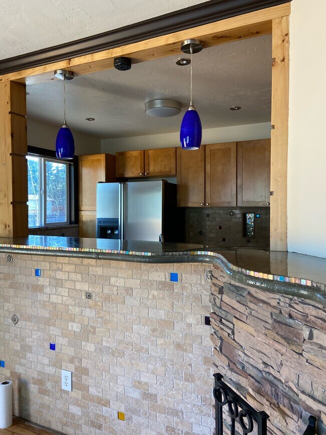 Kitchen - 720 Fullview St