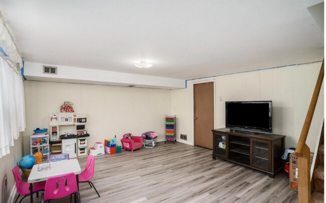 Foto del edificio - 630 Renz St