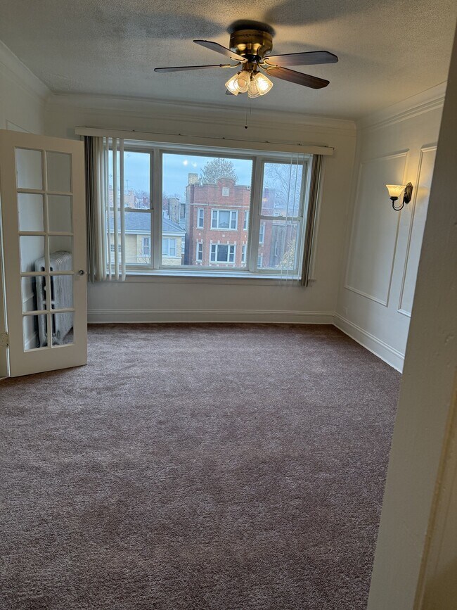 Foto del edificio - 8220 S Langley Ave