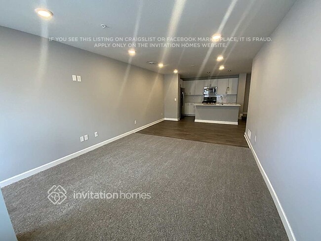 Building Photo - 10902 Everest Pl N