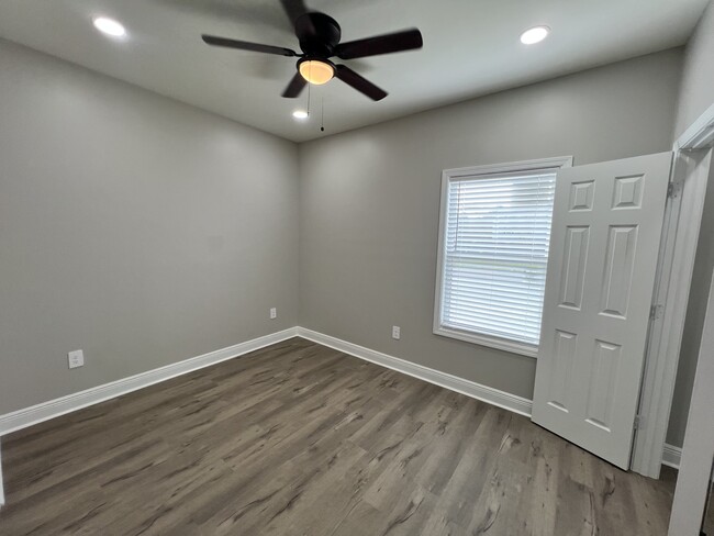 Foto del edificio - 2370 Fernwood Rd